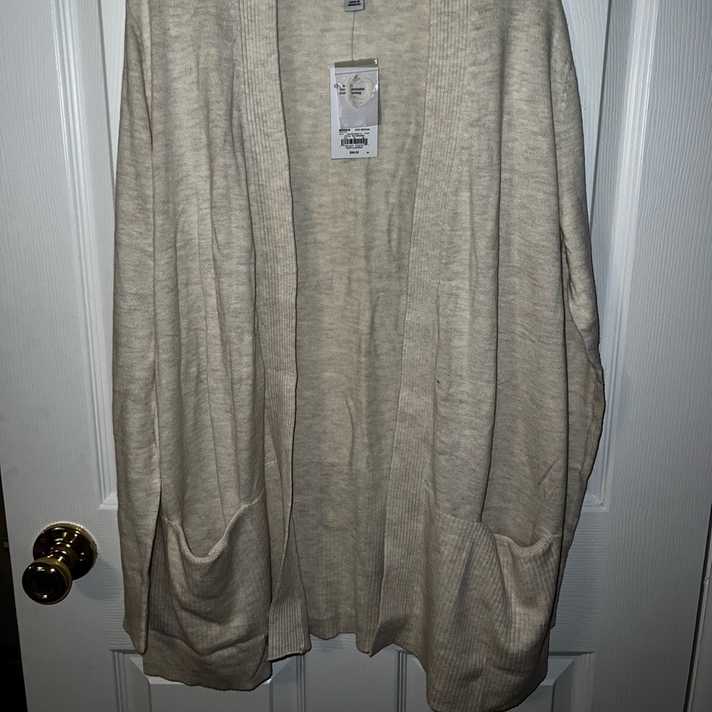 Croft & Barrow Classic Cardigan- size Medium - Picture 2 of 4